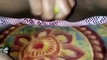 Деси зрелая девушка мастурбирует с игрушками