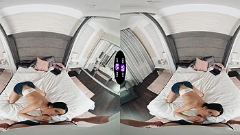 Joven morena Jasmine Jayne follada en VR en la cama