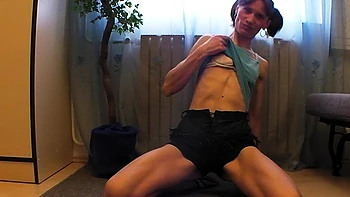 Gina magrinha de rabinhos é fodida selvagem em vídeo amador