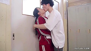 Brunette japonesa fodida analmente com pau grande