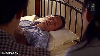 Aoi Kururugi, sexy adolescente universitaria japonesa