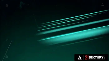 Sexy asiatique May Thai couverte de sperme après un cul anal et suce sa chatte