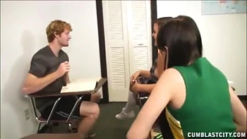 Chicas traviesas de colegio adoran grandes pollas con Keegan Monroe