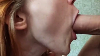 Grosse poitrine léchée et suce en missionnaire gros plan
