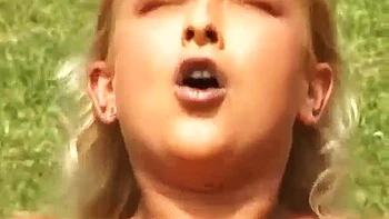 Pool-Gangbang mit Anal-Doppelpenetration und Blasen