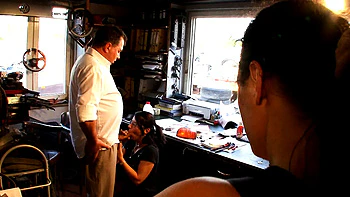 Sabine Weber baisée au bureau, sperme sur ses gros seins