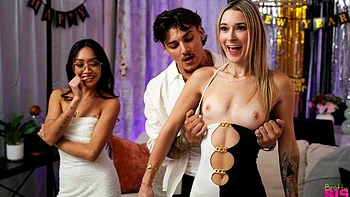 Jade et Thea en doggy interracial avec une pipe