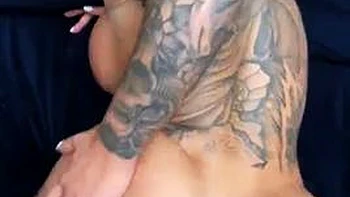 Карма Ркс сосет член с двойным проникновением, раком и миссионерской позой