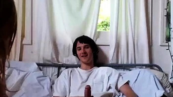 Kelly recibe la polla y semen en la boca en webcam hardcore