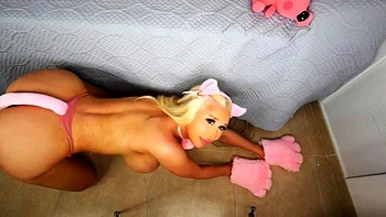 Finnische Blondine Amanda Toy nackt mit großen Titten masturbiert