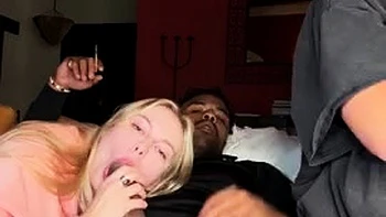 Loira fodida interracial em ménage com paus grandes