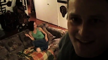 La hermanastra coge duro el pico del hermano