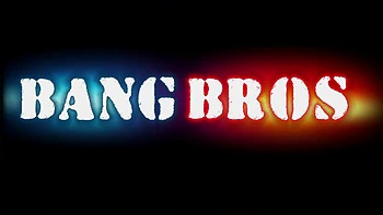 Morena tetona persiguiendo un facial