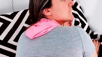 Er fickt mich doggy und spritzt mir in den Mund