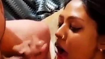 Fille Desi se fait baiser dur par pote d’université