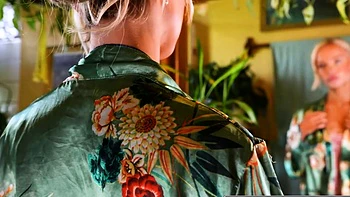 Sexy blonde babe fingers her pink cunt in the bathroom