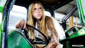 Extremely tattooed brunette Kimberly Crush likes hardcore sex