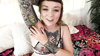 Felicia fingers her wet pussy to orgasm