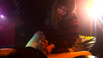 MILF Krankenschwester Shawna Panofka gibt medizinischen Handjob & Riesencumshot