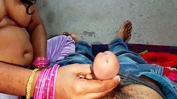 Дэси брюнетку жёстко трахали и сосали член, ебали жёстко в жопу