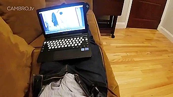 Joven morena amateur follada a cuatro patas