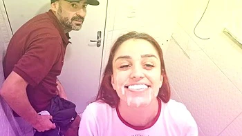 Худая латинка кончает в баре на раком от незнакомца