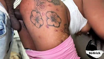 Weihnachts-Anal-Schlampe: Heiße Stiefschwester nimmt großen schwarzen Schwanz Doggy & Missionarsstellung