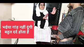 Индийская сводная сестра жестко трахается с соседом в позе раком с грязными словами