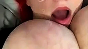 Brunette amadora com tetas grandes fodendo