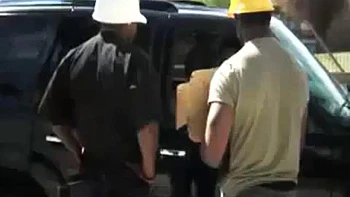 Cougar chaude baise un autre mec en cachette du mari