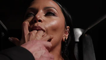 La latina Brandy Salazar se engrasa y la follan duro