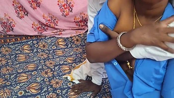 Le chef du conseil baise sa demandeuse d’aide