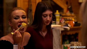 Pandora, milf tatuada, te folla nada más despertar