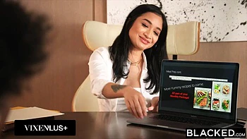 Николь Доши делает VIP массаж с глубоким минетом и черным членом