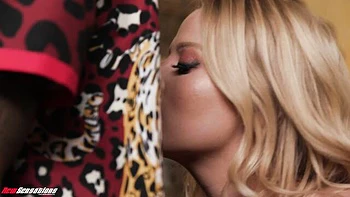 Paris White lutscht BBC im interracial Babysitter Fick