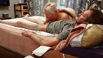 Stiefmutter Morgenblowjob - Deepthroat & Sperma im Mund