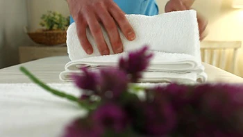 Milka suce fort et se monte en levrette hardcore