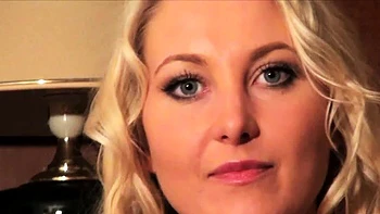 Zuzana Shape milf tcheca chupando hardcore