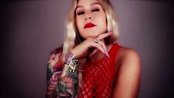 Milf loira se masturba na roleta russa