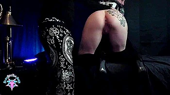 Wiccan Milf bekommt Arschanbetung und Deepthroat