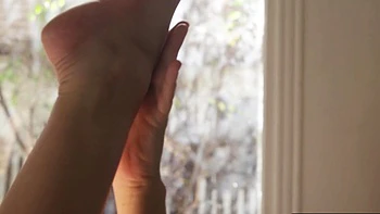 Latina MILF spreads big ass to masturbate