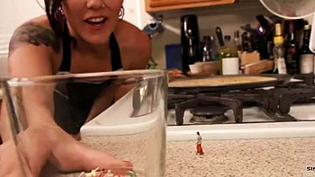 Büro Pizza Party Milf Sinn Sage gefickt