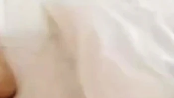 Adolescente asiatique seins gros en uniforme JK