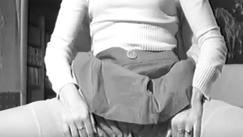 Baiser hardcore avec petite poitrine serrée en bas