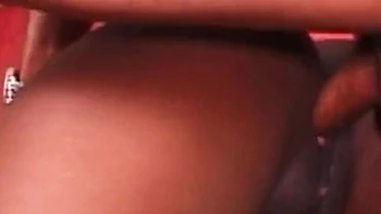 Große Titten MILF verliert Kontrolle bei Hardcore-Orgasmus & Abspritzen