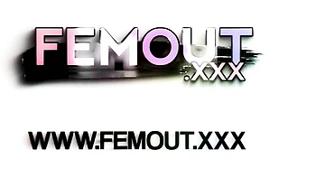 Linda trans gordita se masturba duro