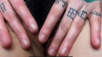 Извращённая девчонка из Висконсина дрочит с нюханием трусиков