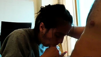 Kenna James e Abbie Maley chupando pau no ménage à trois