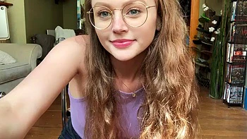 Blonde amateur rasée veut plus