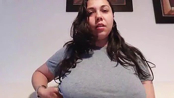 Большие сиськи любительница брюнетка соло